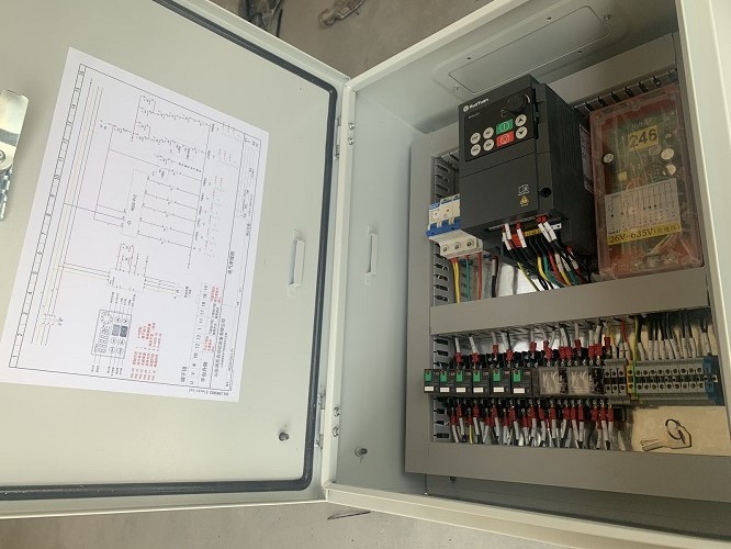 升降平臺遙控變頻控制箱(圖3) 升降平臺遙控變頻控制箱(圖3)